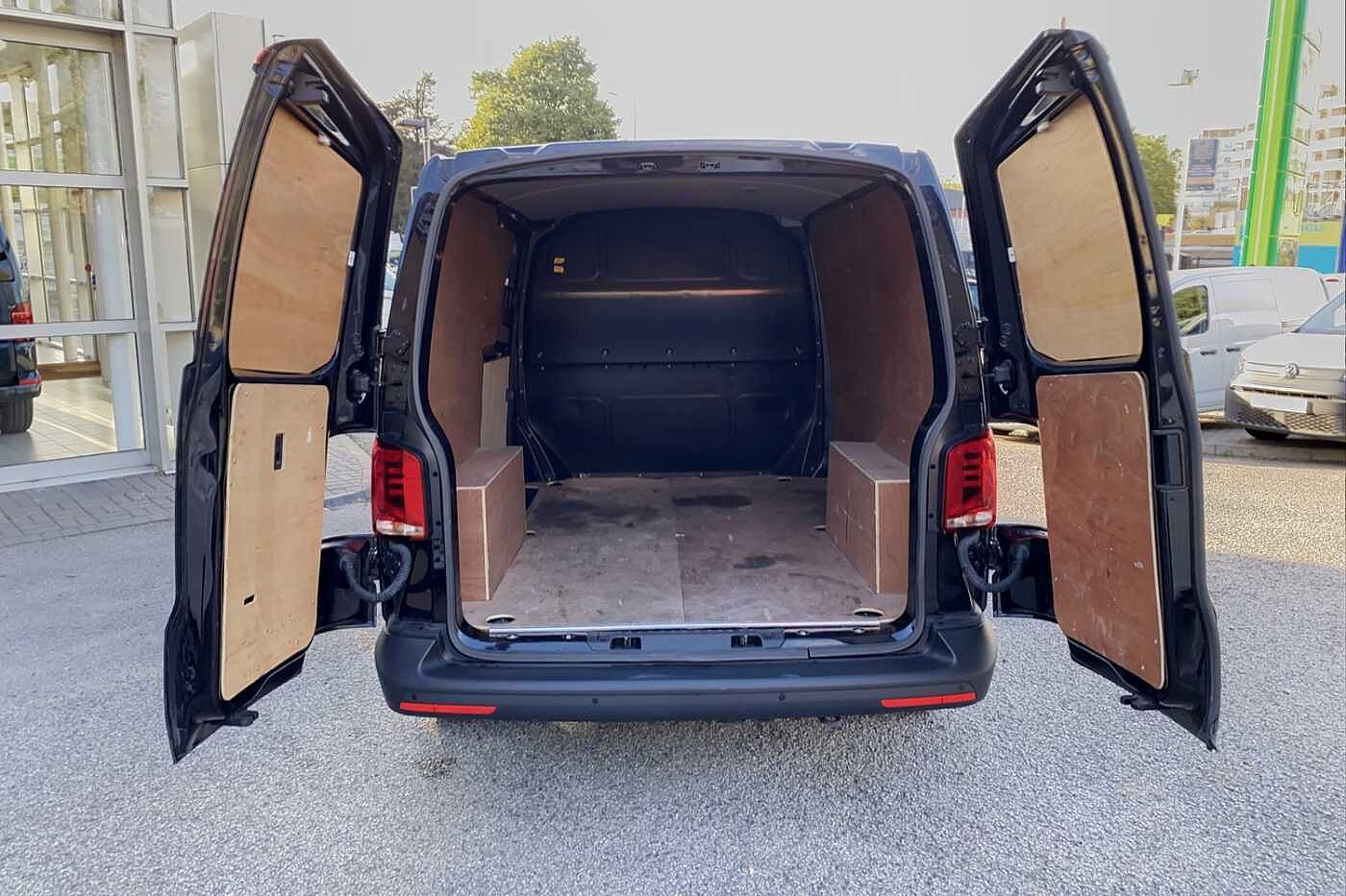Volkswagen Transporter 2.0TDI 110ps T28 Startline BMT SWB Business Pack