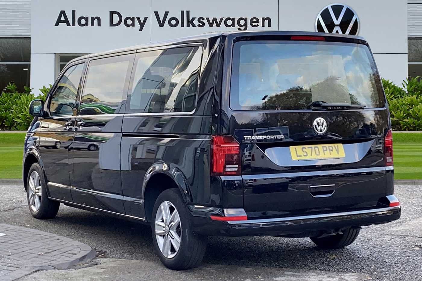 Volkswagen Transporter Shuttle T32 SE 2.0BiTDI 199ps LWB DSG 9 Seats