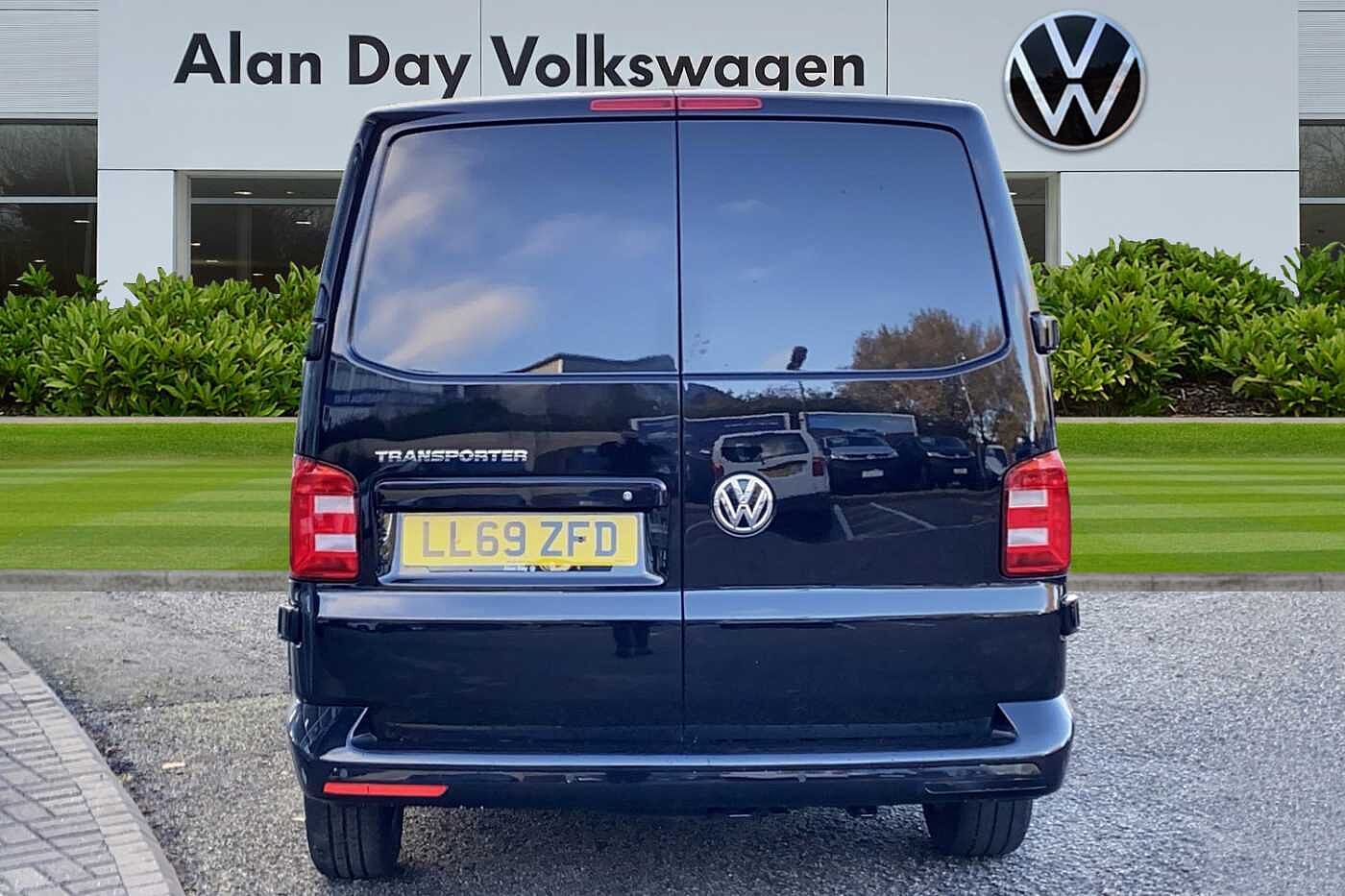Volkswagen Transporter 2.0TDI 150PS T28 Highline BMT SWB