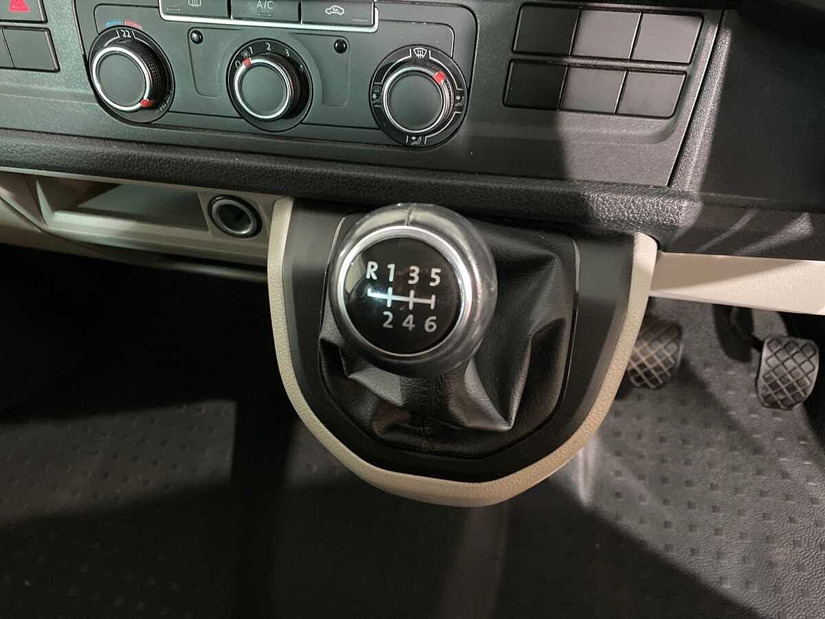 Volkswagen Transporter T32 Lwb Diesel 2.0 TDI Bmt 150 Highline Kombi Van