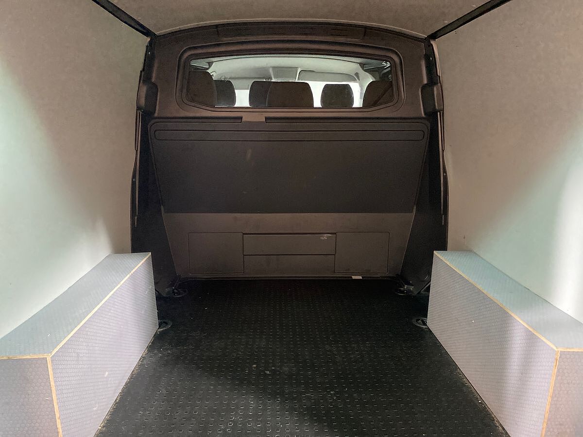 Volkswagen Transporter T32 Lwb Diesel 2.0 TDI 150 Highline Kombi Van DSG