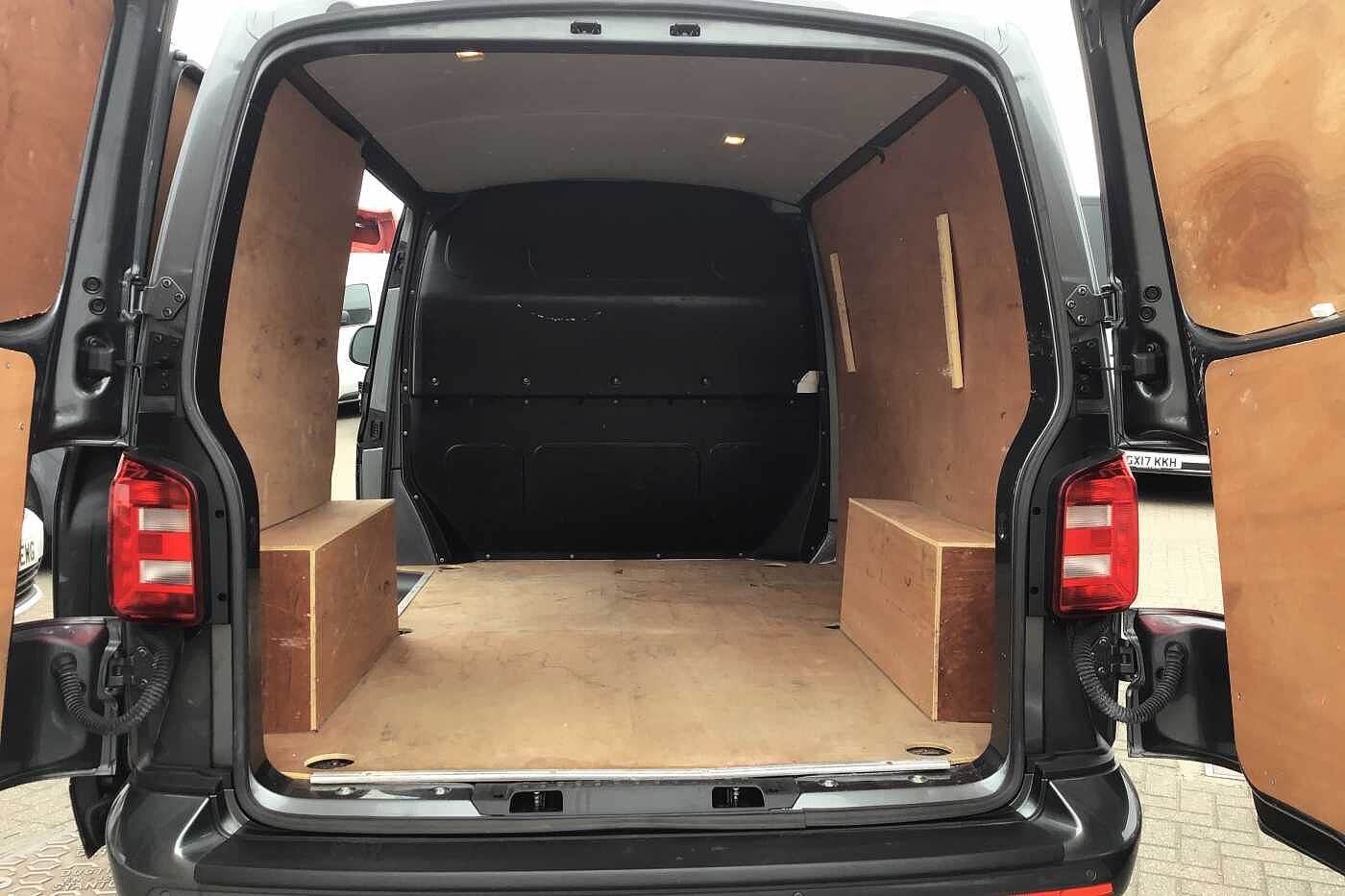 Volkswagen Transporter PV 2.0TDI (150PS)Eu6 T32 Highline SWB