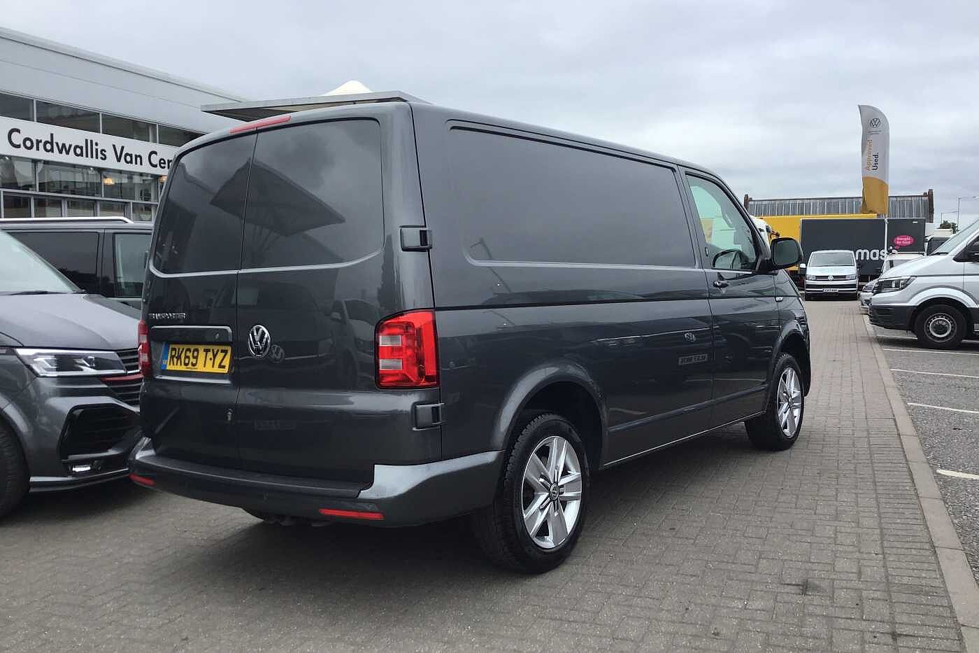 Volkswagen Transporter PV 2.0TDI (150PS)Eu6 T32 Highline SWB