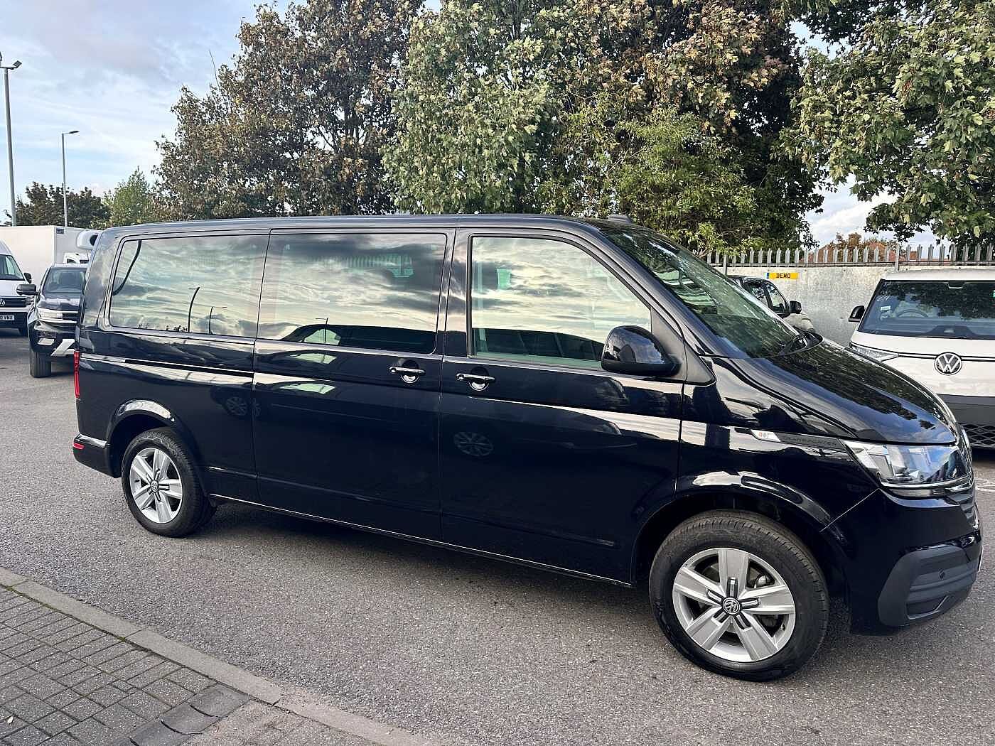Volkswagen Transporter Shuttle T32 SE LWB 2.0TDI 150PS DSG