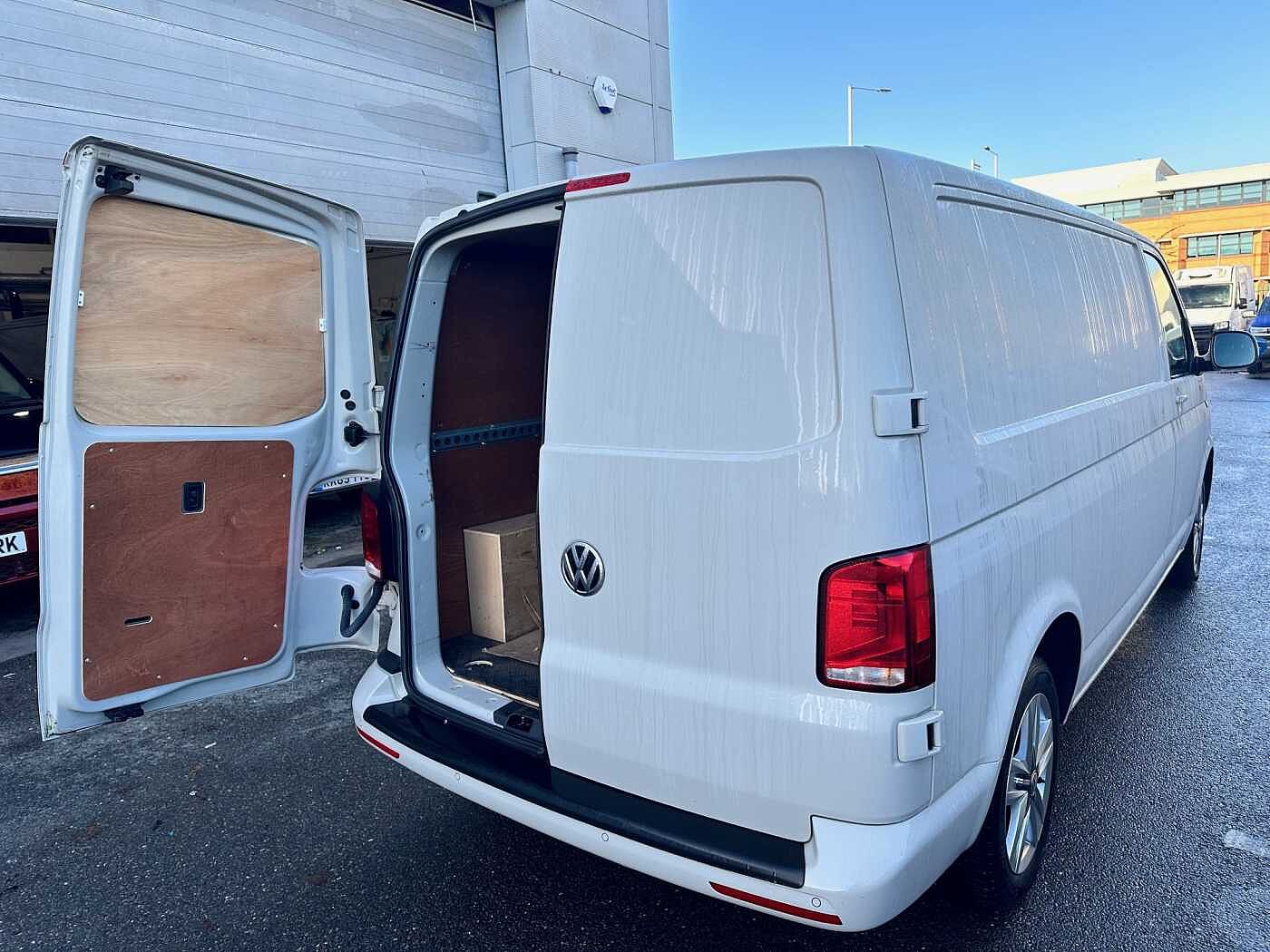 Volkswagen Transporter 2.0TDI 150ps T32 Highline BMT LWB PV D