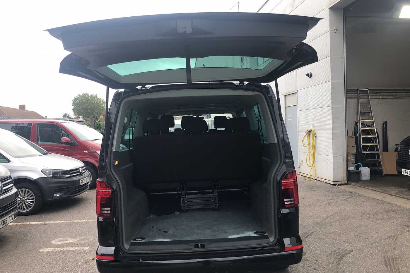 Volkswagen Transporter Shuttle T32 SE LWB 2.0TDI 150PS DSG
