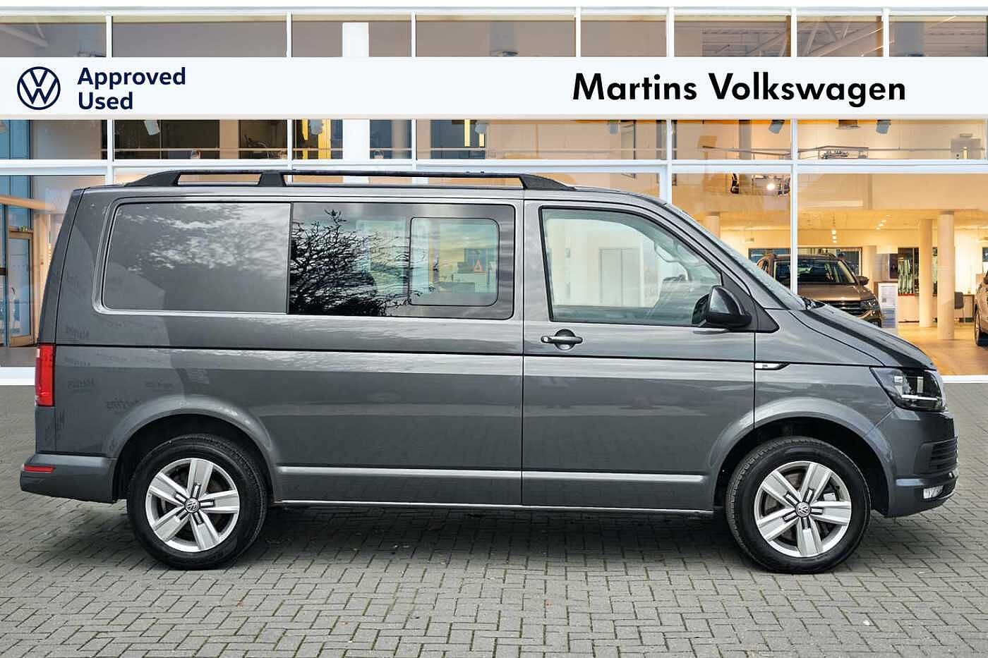 Volkswagen Transporter T32 Kombi Highline SWB EU6 150 PS 2.0 TDI BMT 6sp Manual **Heated Seats**