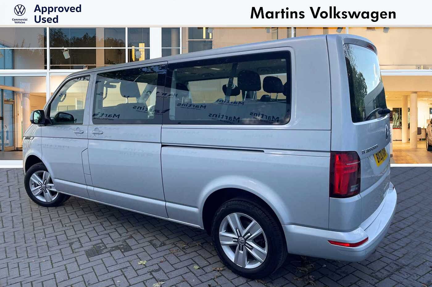 Volkswagen Transporter Shuttle SE LWB 150 PS 2.0 TDI 7sp DSG *3 Zone A/C*
