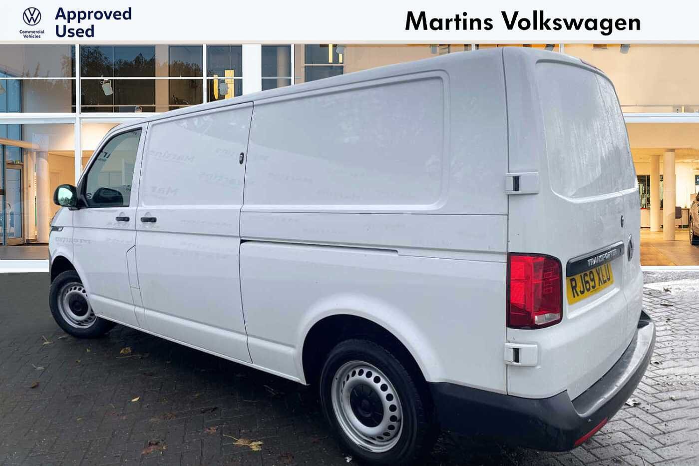 Volkswagen Transporter T28 6.1 Panel van Startline LWB 110 PS 2.0 TDI 5sp Manual *A/C*