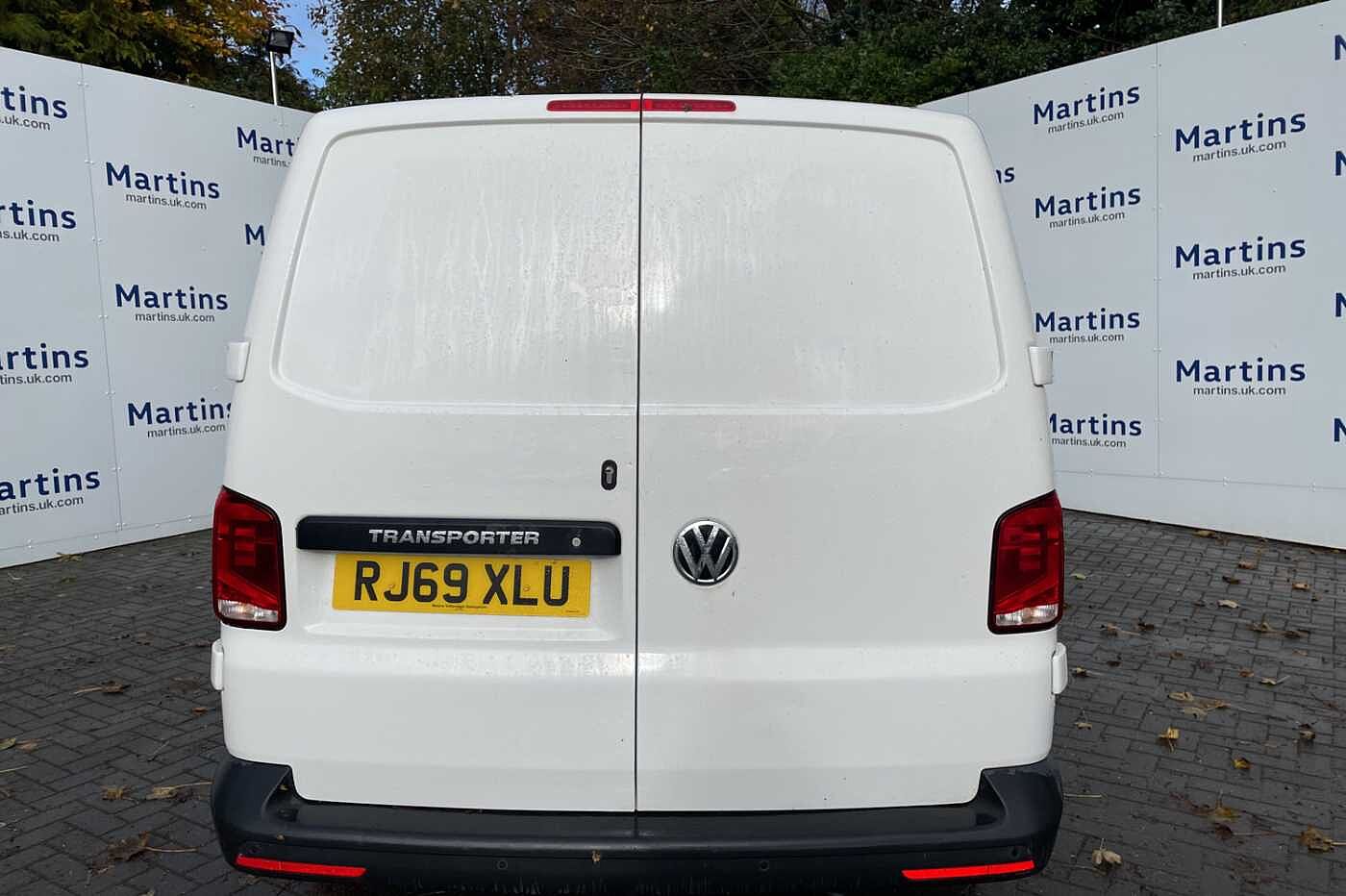 Volkswagen Transporter T28 6.1 Panel van Startline LWB 110 PS 2.0 TDI 5sp Manual *A/C*
