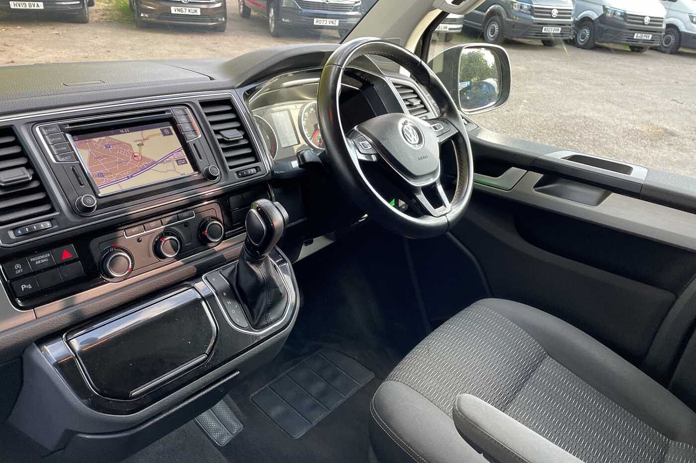 Volkswagen Caravelle SE 2.0TDI 150PS SWB EU6 BMT DSG Van *LED + Sat Nav*