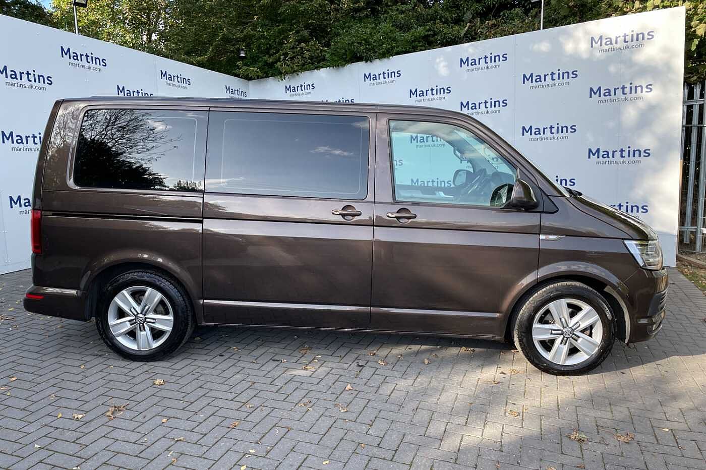 Volkswagen Caravelle SE 2.0TDI 150PS SWB EU6 BMT DSG Van *LED + Sat Nav*