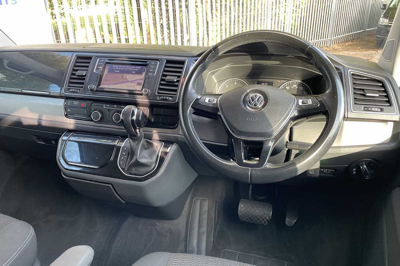 Volkswagen Caravelle SE 2.0TDI 150PS SWB EU6 BMT DSG Van *LED + Sat Nav*
