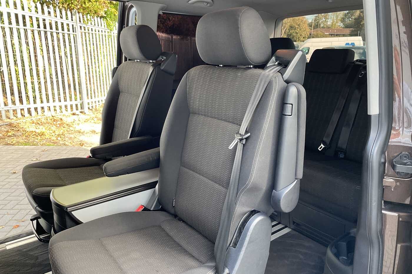 Volkswagen Caravelle SE 2.0TDI 150PS SWB EU6 BMT DSG Van *LED + Sat Nav*