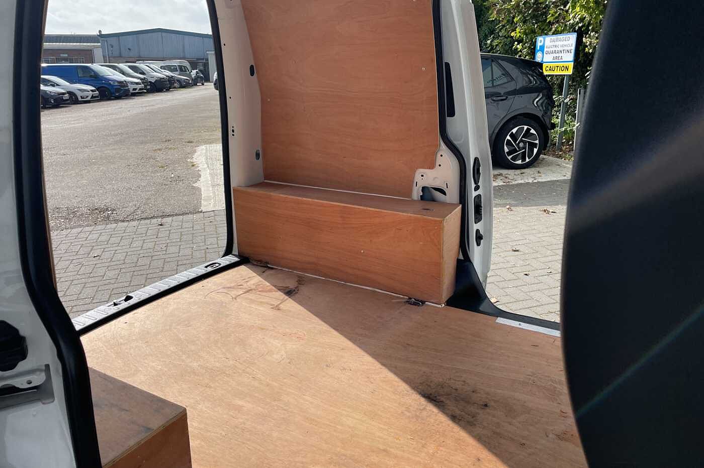 Volkswagen Caddy C20 Panel van Highline SWB EU6 102 PS 2.0 TDI BMT 5sp Manual *Tailgate*