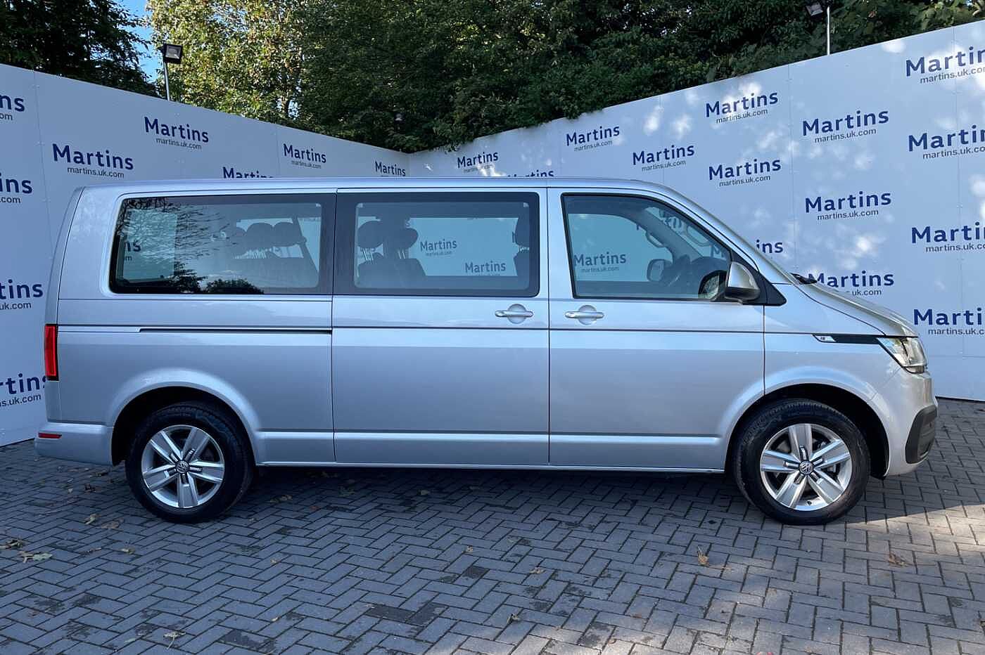 Volkswagen Transporter Shuttle SE LWB 150 PS 2.0 TDI 7sp DSG *3 Zone A/C*