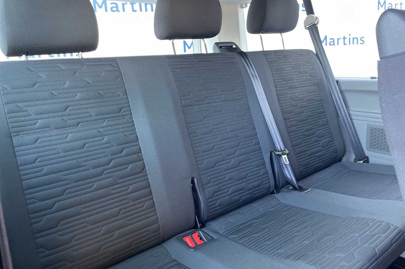 Volkswagen Transporter Shuttle SE LWB 150 PS 2.0 TDI 7sp DSG *3 Zone A/C*