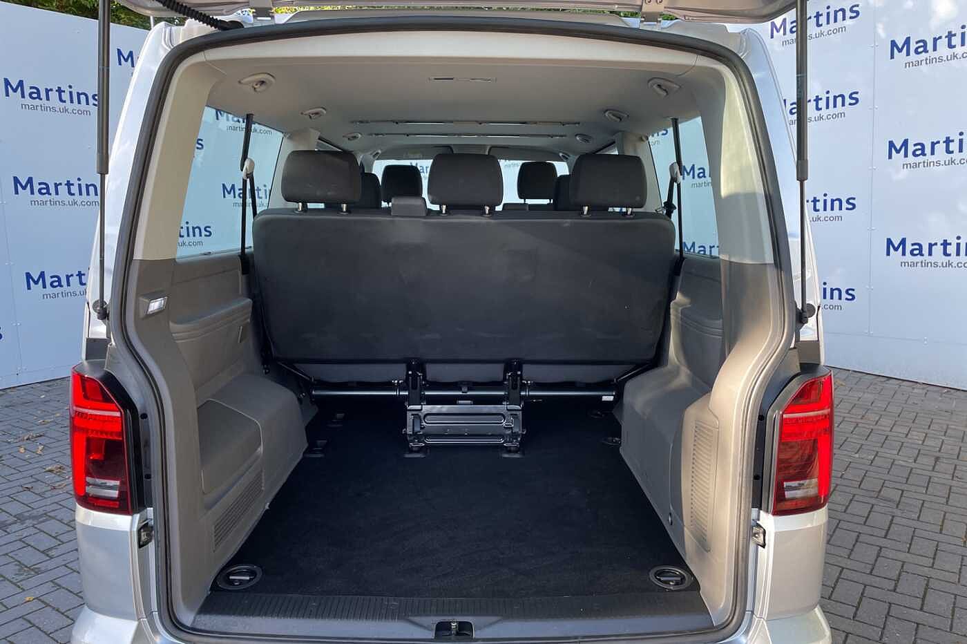 Volkswagen Transporter Shuttle SE LWB 150 PS 2.0 TDI 7sp DSG *3 Zone A/C*