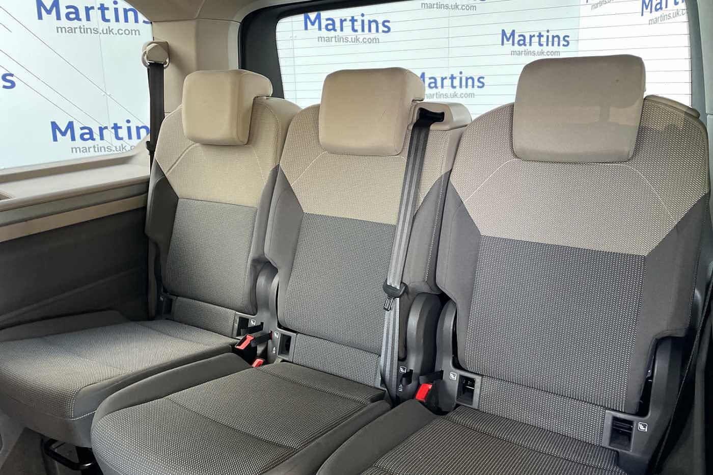 Volkswagen Multivan Estate 1.4 TSI eHybrid Life 5dr DSG *Heated Seats*