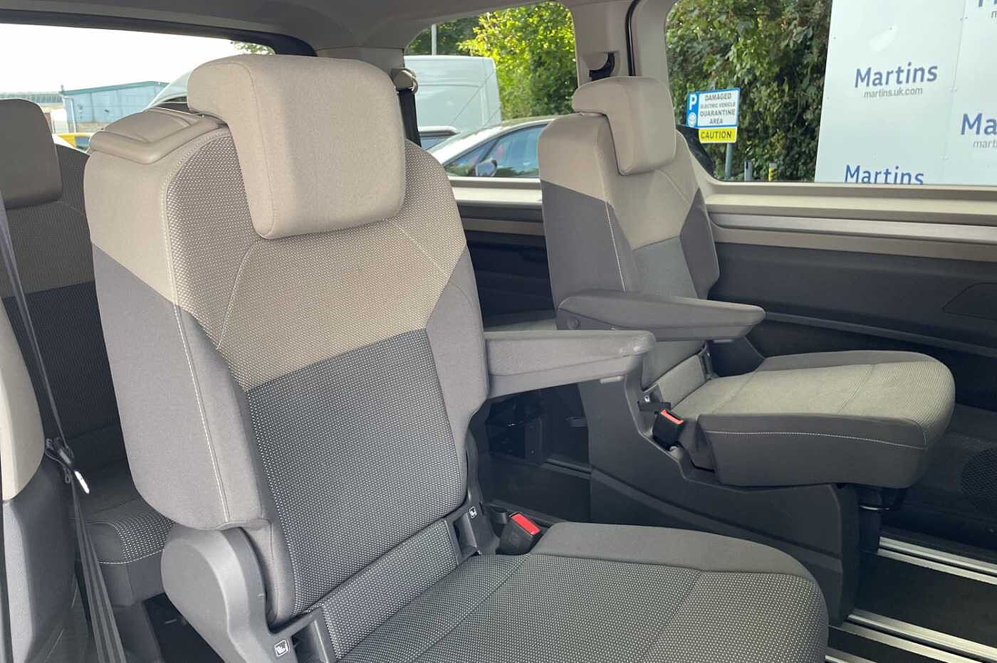 Volkswagen Multivan Estate 1.4 TSI eHybrid Life 5dr DSG *Heated Seats*
