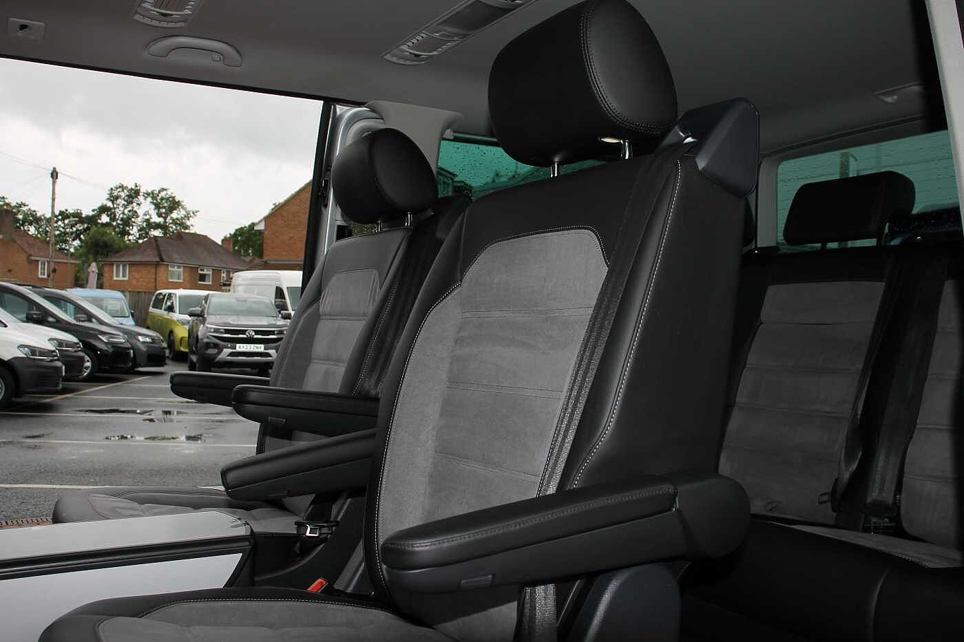 Volkswagen Caravelle Diesel Estate 2.0 TDI Executive 150 5dr DSG