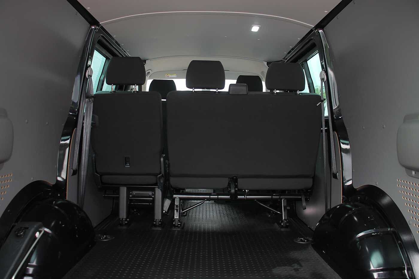 Volkswagen Transporter T30 Kombi Highline SWB 150 PS 2.0 TDI 7sp DSG