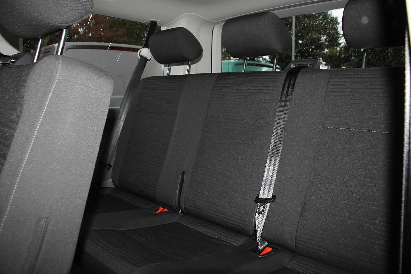 Volkswagen Transporter Shuttle Shuttle SE SWB 150 PS 2.0 TDI 7sp DSG
