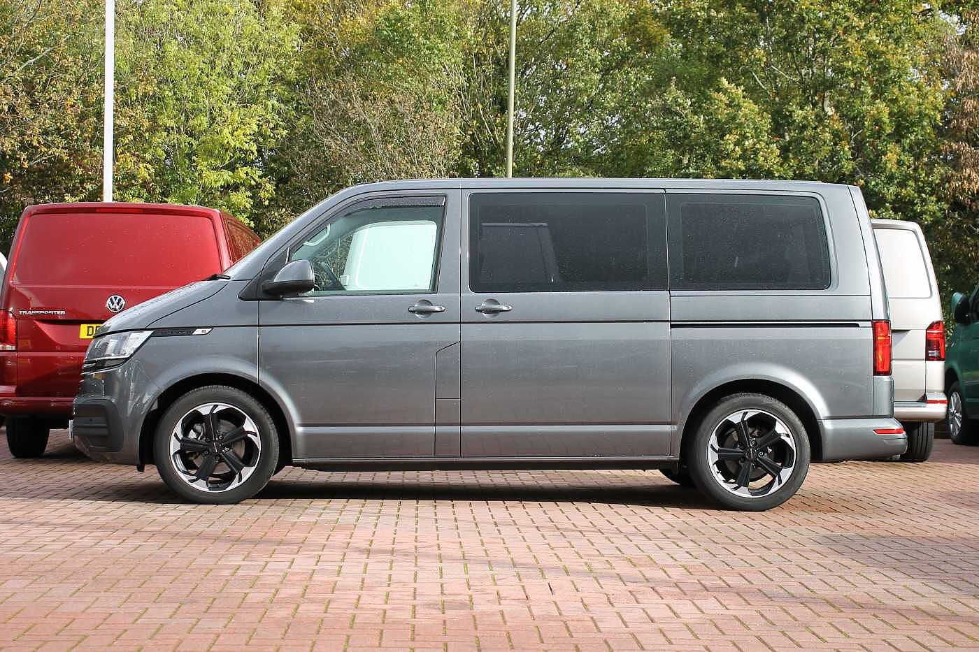 Volkswagen Transporter Shuttle Shuttle SE SWB 150 PS 2.0 TDI 7sp DSG