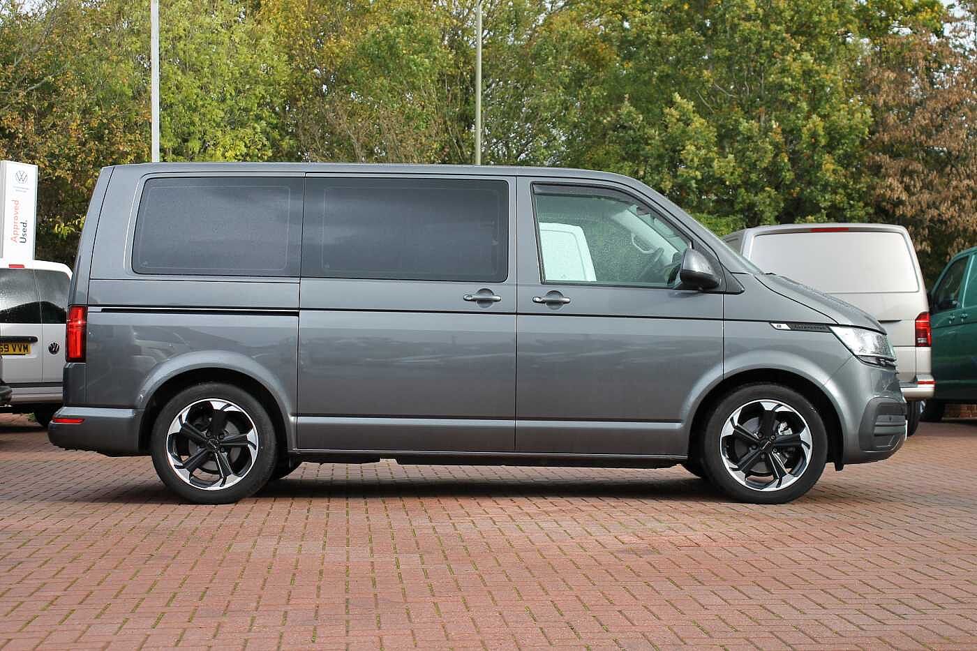 Volkswagen Transporter Shuttle Shuttle SE SWB 150 PS 2.0 TDI 7sp DSG