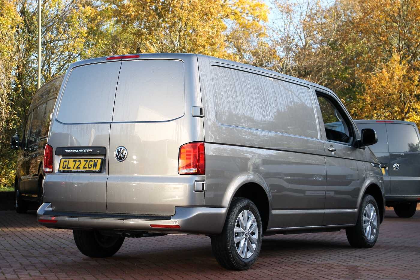 Volkswagen Transporter T28 Transporter panel van Highline SWB 110 PS 2.0 TDI
