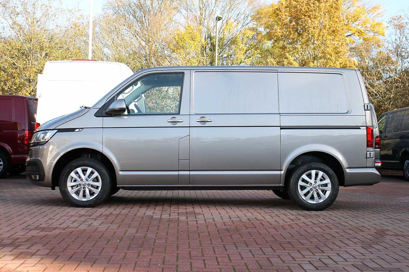 Volkswagen Transporter T28 Transporter panel van Highline SWB 110 PS 2.0 TDI