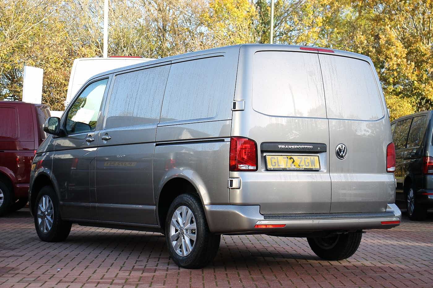 Volkswagen Transporter T28 Transporter panel van Highline SWB 110 PS 2.0 TDI