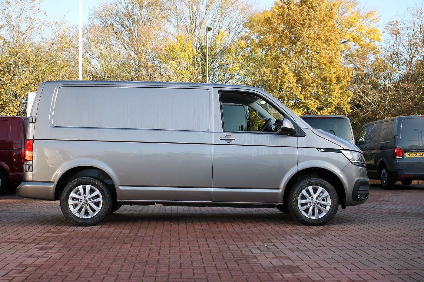 Volkswagen Transporter T28 Transporter panel van Highline SWB 110 PS 2.0 TDI