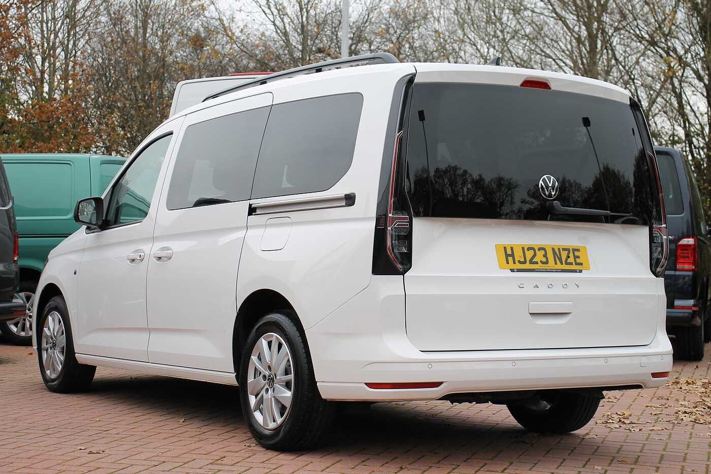 Volkswagen Caddy Maxi Diesel Estate 2.0 TDI 122 Life 5dr