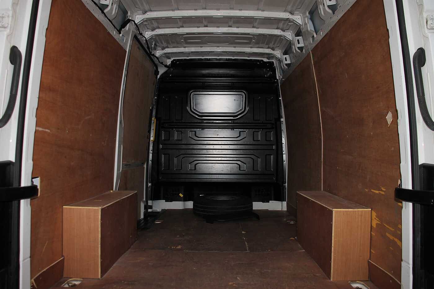 Volkswagen Crafter CR35 Panel van Startline MWB 140 PS 2.0 TDI 6sp Manual FWD