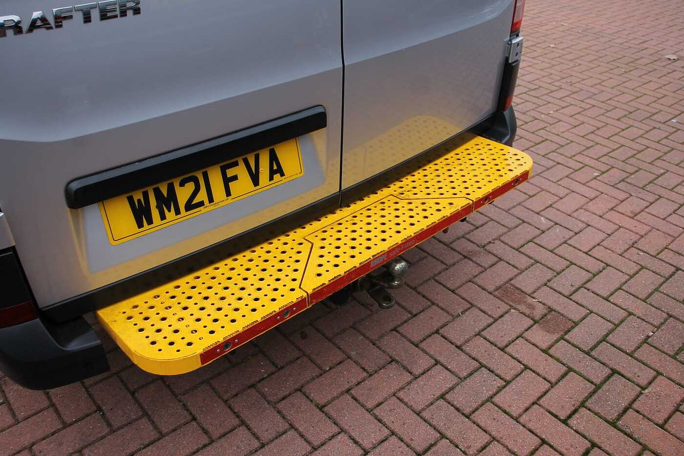 Volkswagen Crafter CR35 Panel van Startline MWB 140 PS 2.0 TDI 6sp Manual FWD