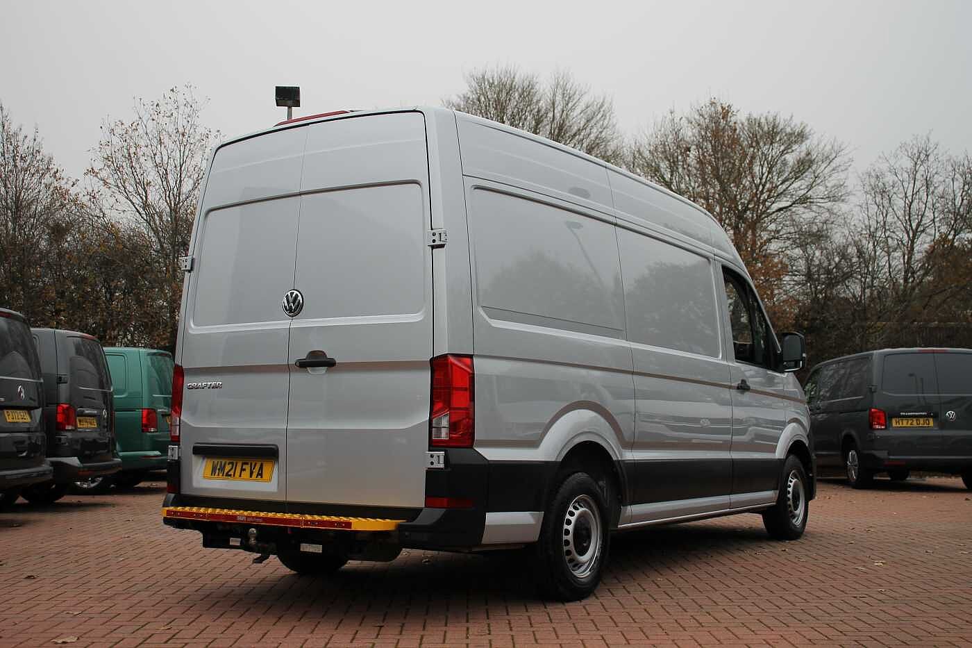Volkswagen Crafter CR35 Panel van Startline MWB 140 PS 2.0 TDI 6sp Manual FWD
