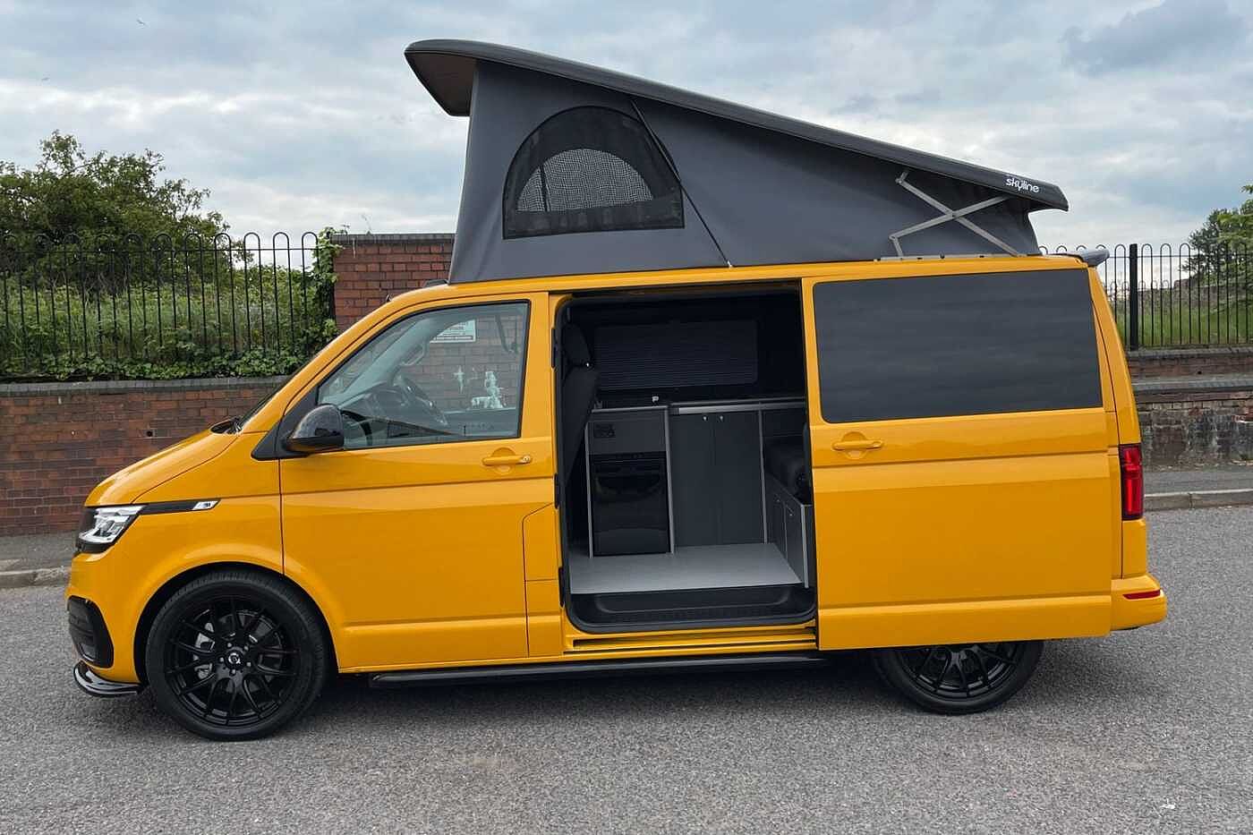 Volkswagen Transporter 2.0TDI 150PS T32 Highline SWB DSG Auto-4 Berth Camper-Delivery Miles Only