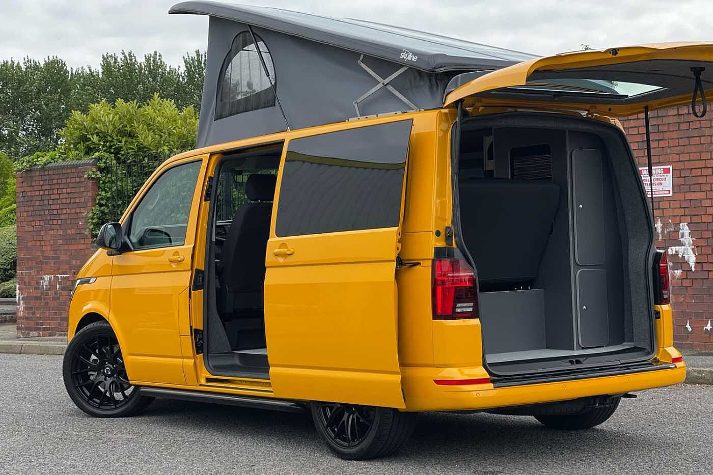 Volkswagen Transporter 2.0TDI 150PS T32 Highline SWB DSG Auto-4 Berth Camper-Delivery Miles Only