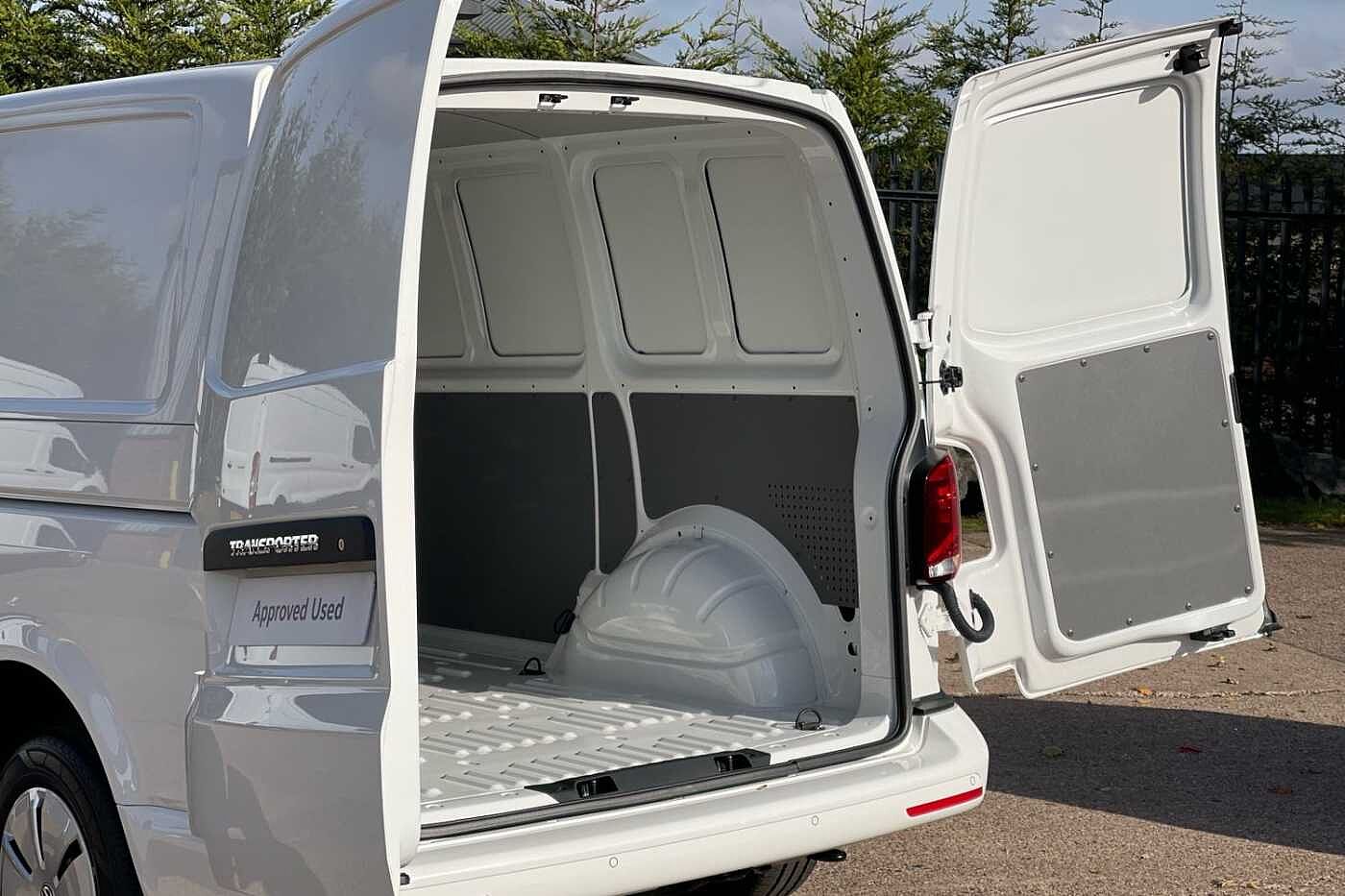 Volkswagen Transporter T28 SWB Diesel 2.0 TDI 110 Startline Business Pack + Appearance Pack-Delivery Miles Only!