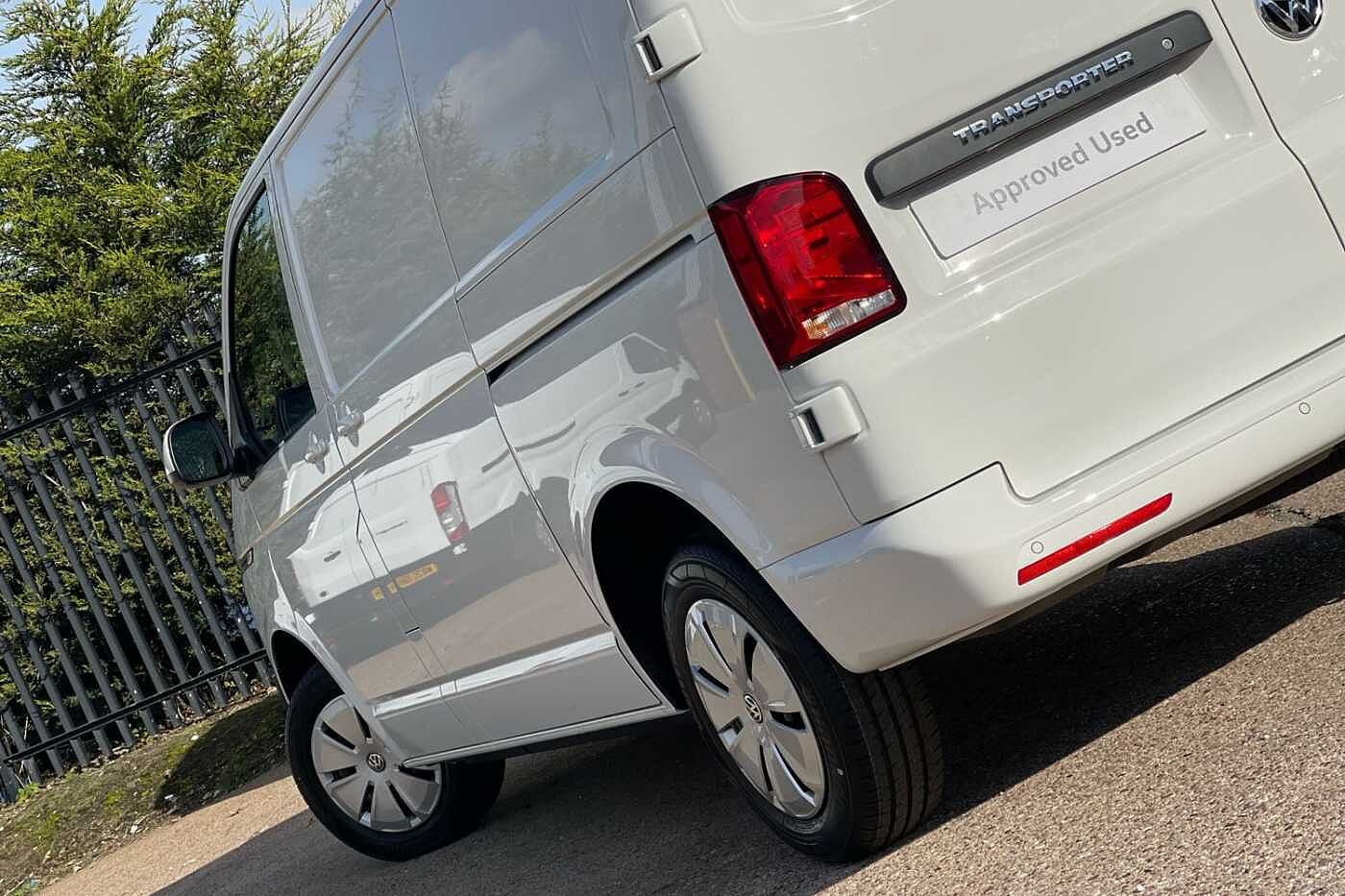 Volkswagen Transporter T28 SWB Diesel 2.0 TDI 110 Startline Business Pack + Appearance Pack-Delivery Miles Only!