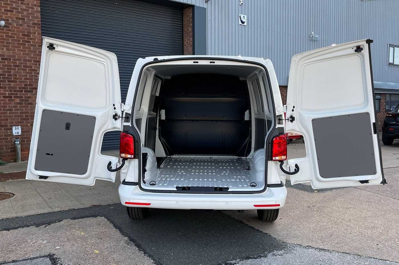 Volkswagen Transporter T28 SWB Diesel 2.0 TDI 110 Startline Business Pack + Appearance Pack-Delivery Miles Only!