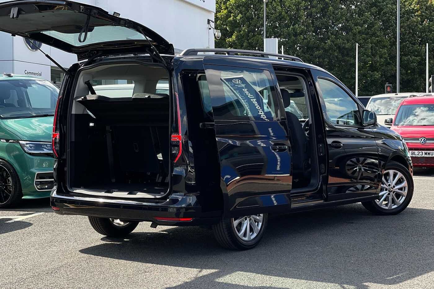 Volkswagen Caddy Maxi Diesel Estate 2.0 TDI 122PS Life 5dr DSG Auto 7 Seats-NAV