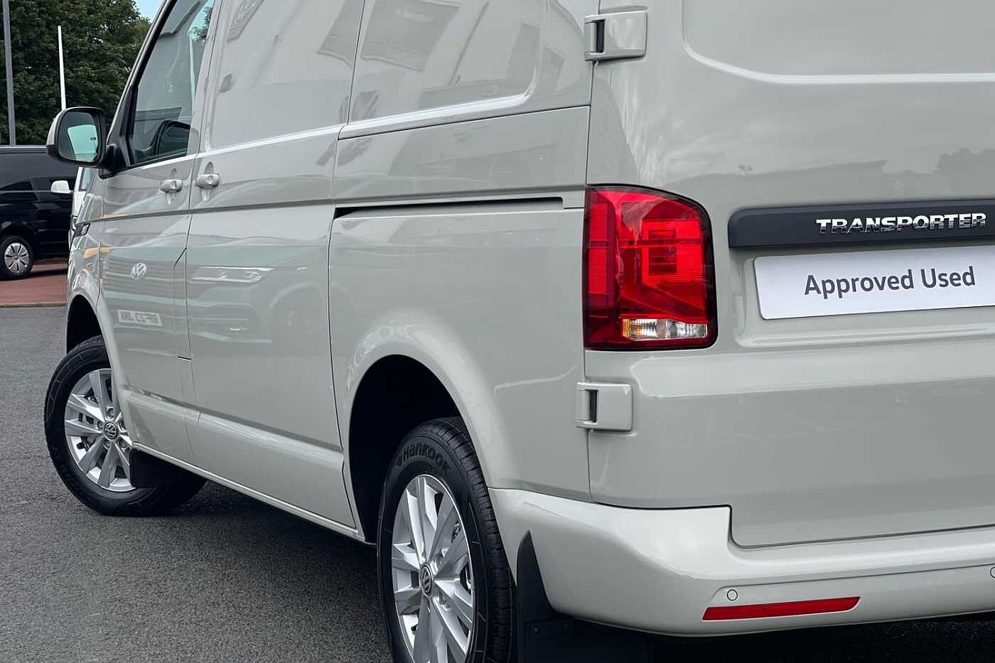 Volkswagen Transporter 2.0TDI 110ps T28 Highline BMT SWB-LED's-Delivery Miles 2023