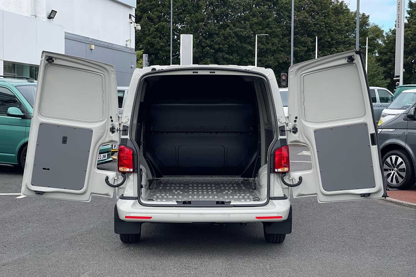 Volkswagen Transporter 2.0TDI 110ps T28 Highline BMT SWB-LED's-Delivery Miles 2023
