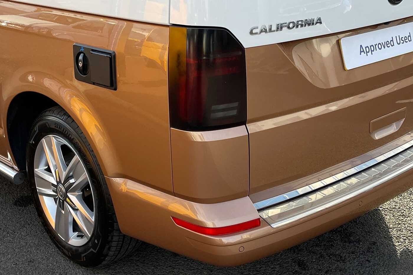 Volkswagen California Diesel Estate 2.0 TDI Coast 4dr DSG 2-Tone