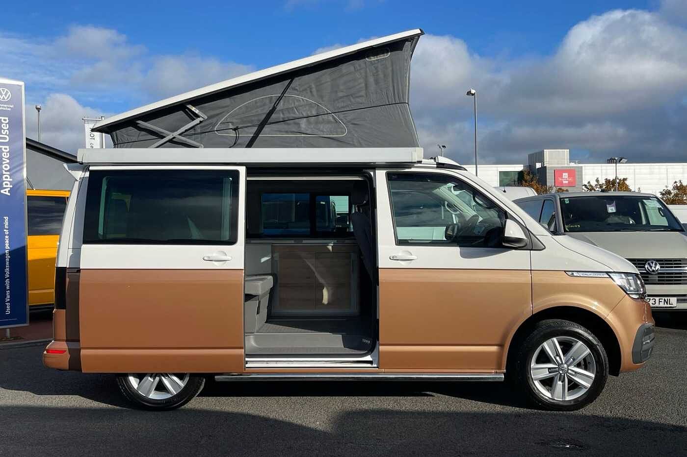 Volkswagen California Diesel Estate 2.0 TDI Coast 4dr DSG 2-Tone