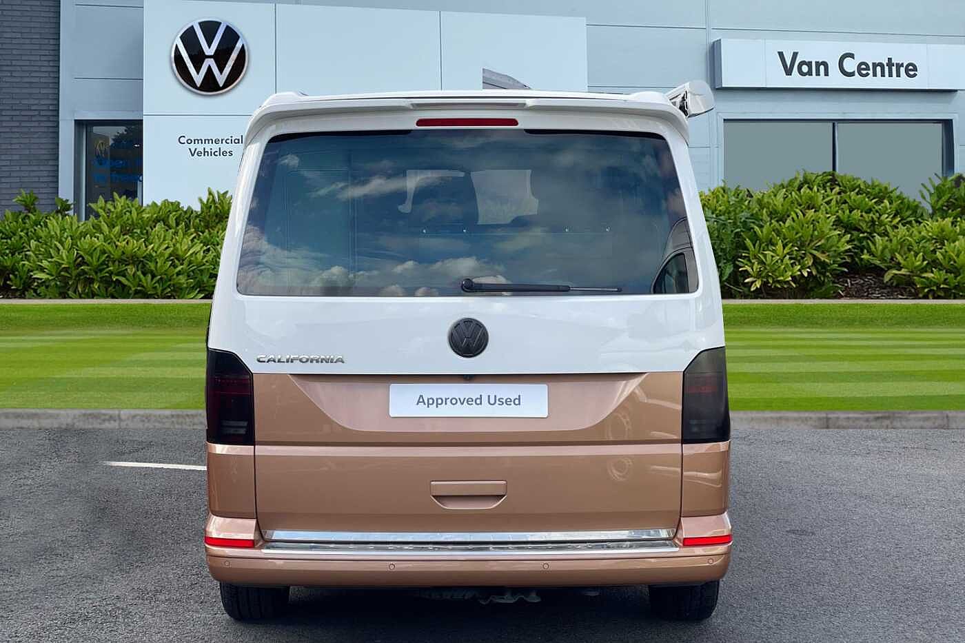 Volkswagen California Diesel Estate 2.0 TDI Coast 4dr DSG 2-Tone
