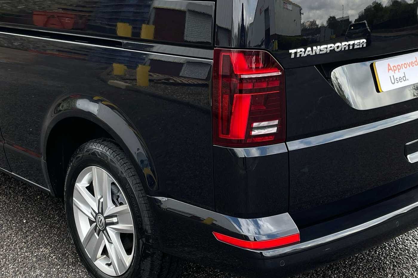 Volkswagen Transporter Shuttle SE LWB 150 PS 2.0 TDI 7sp DSG 9 Seats + NAV + 3 Zone AC