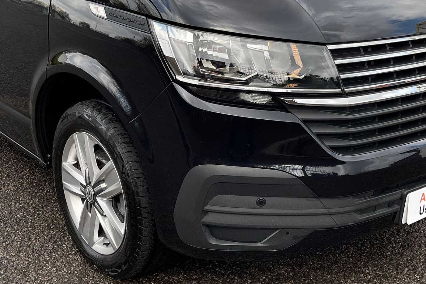 Volkswagen Transporter Shuttle SE LWB 150 PS 2.0 TDI 7sp DSG 9 Seats + NAV + 3 Zone AC